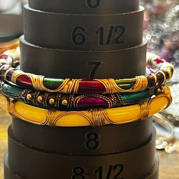 😘🐸🫦Colorful Wire Wrapped Bangles - Lot #205 - Picture 2 of 2